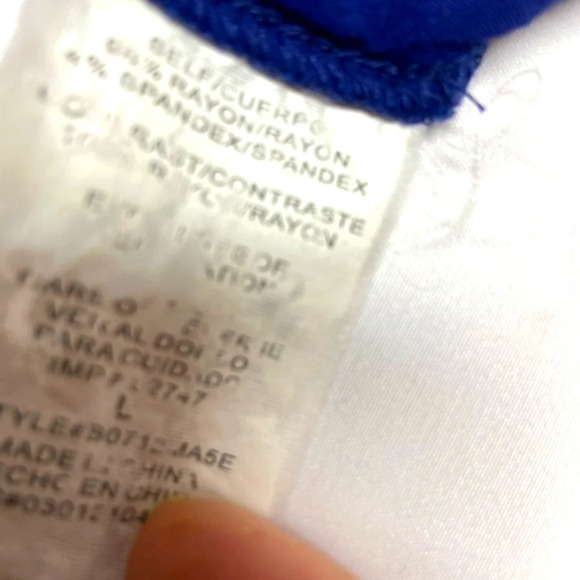 Democracy - Womans Blouse /  Split Neck / Button Down - Picture 9 of 9